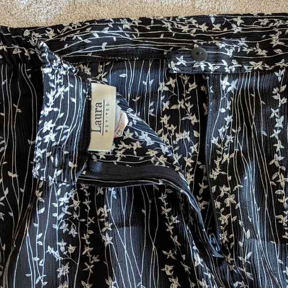 🌻2 for $20 | Vintage Maxi Floral Skirt with Slit on Back and Pleats - Picture 6 of 8